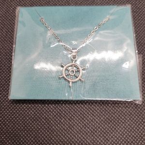 Ships/captains wheel Pendant necklace 18 inch chain silver tone